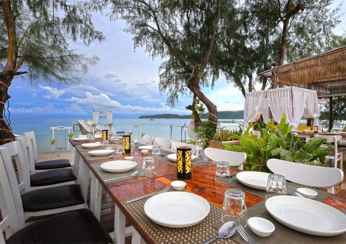 seaside-restaurant-at-eden-beach-resort
