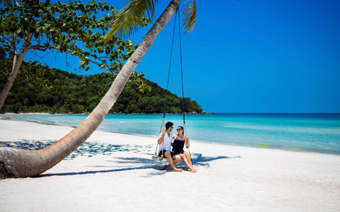 Top 5 Golden Beaches in Indochina/Southeast Asia: All Worth Visiting Top 5 Golden Beaches in Indochina/Southeast Asia: All Worth Visiting