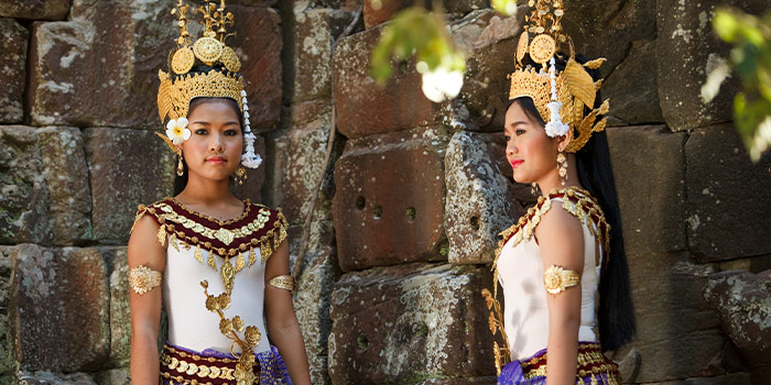 dancers-in-traidtional-apsara-costumes